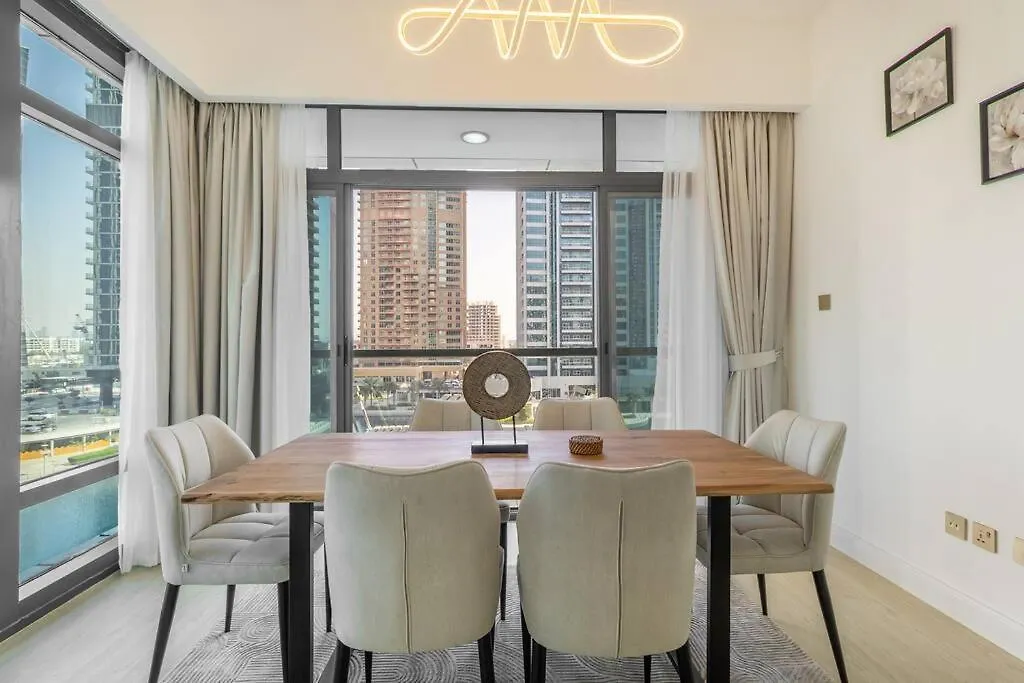 Stunning Skyline Lakeview Apartment Dubaj