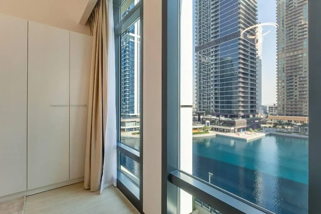 Stunning Skyline Lakeview Apartment Dubai