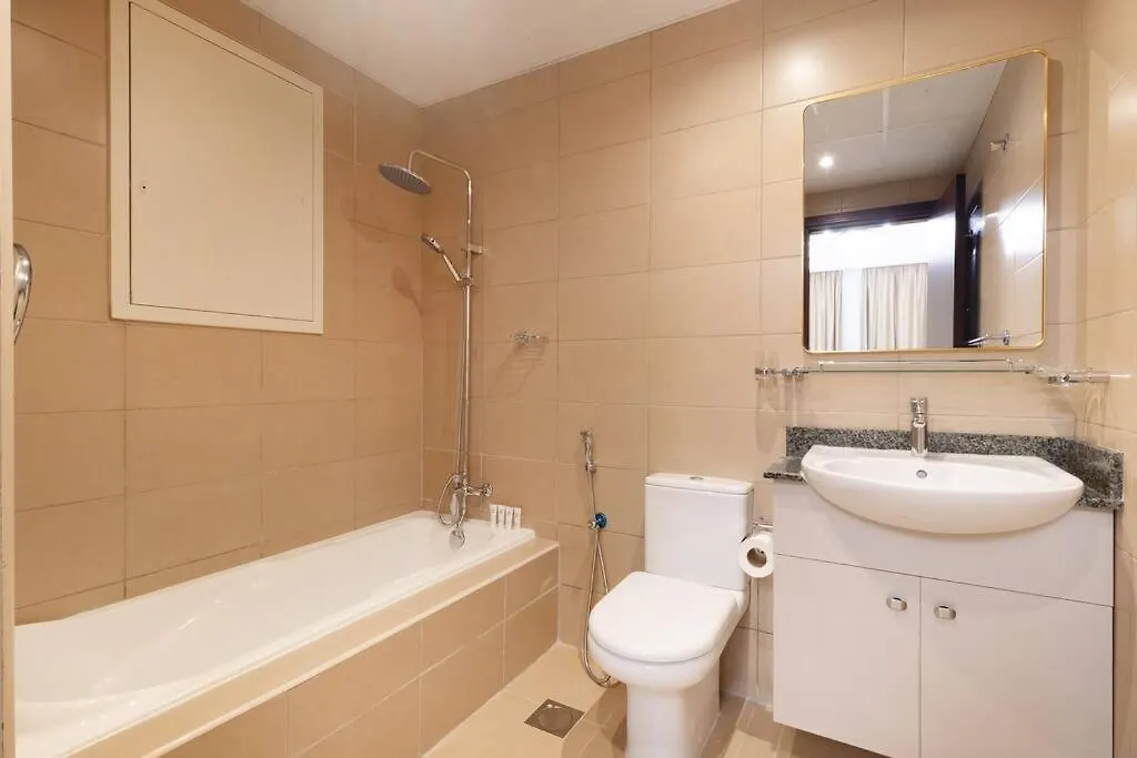 Stunning Skyline Lakeview Apartment Dubai