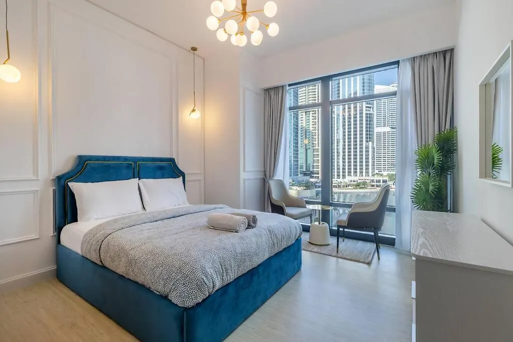 Stunning Skyline Lakeview Apartment Dubai