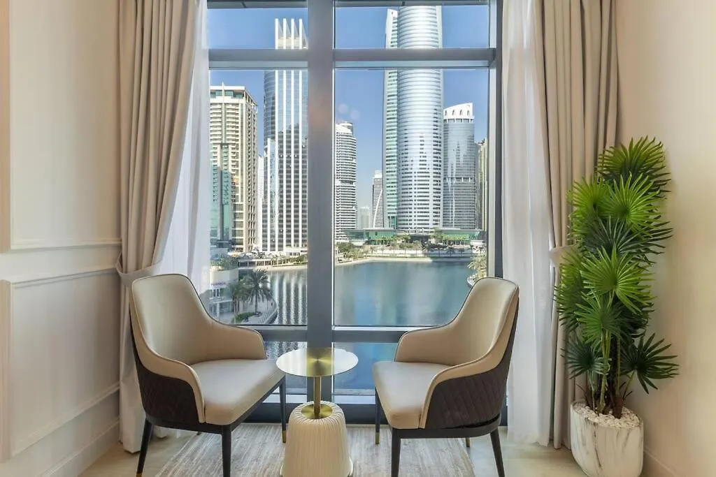 Stunning Skyline Lakeview Apartment Dubai