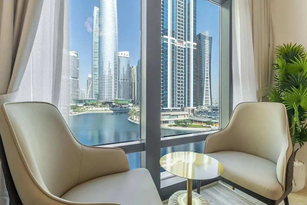 Stunning Skyline Lakeview Apartment Dubai
