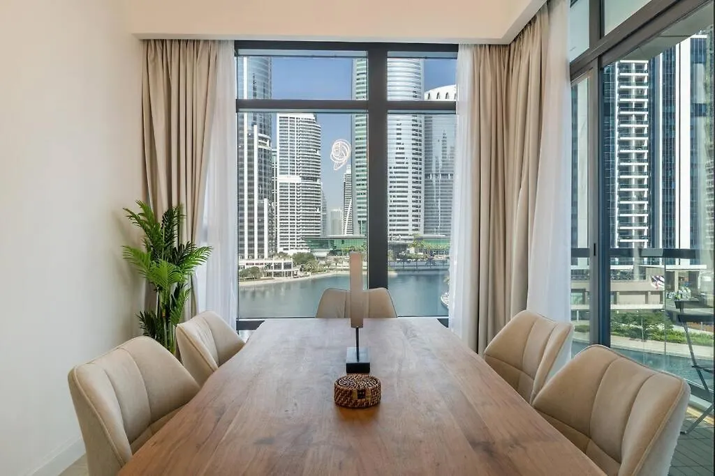 Stunning Skyline Lakeview Apartment Dubai