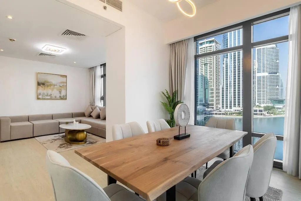 Stunning Skyline Lakeview Apartment Dubai