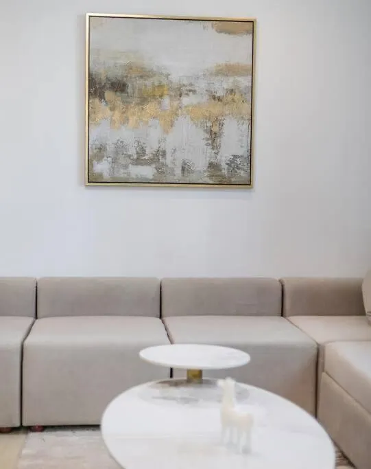 Stunning Skyline Lakeview Apartment Dubai