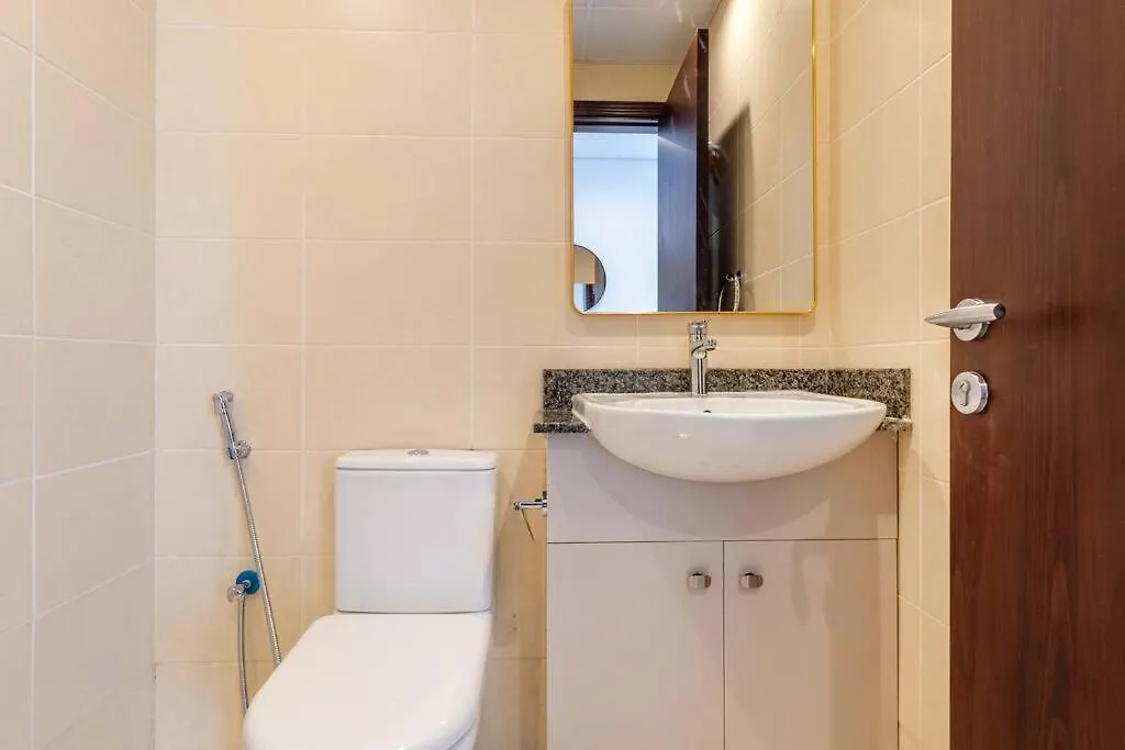 Stunning Skyline Lakeview Apartment Dubai United Arab Emirates