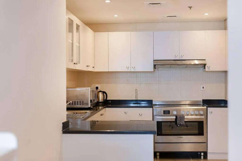 Stunning Skyline Lakeview Apartment Dubai