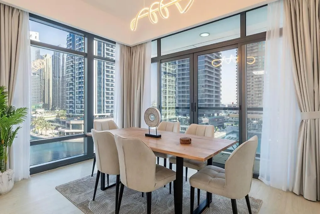 Stunning Skyline Lakeview Apartment Dubai United Arab Emirates